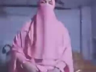 Bangladeshi CD Teasing in Pinkish Borkha!!