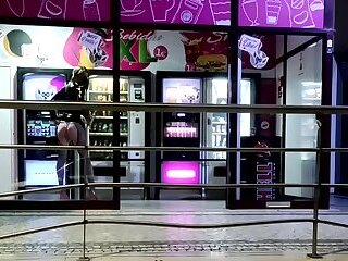Vending machine Sissy
