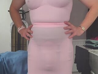 Holly&#39;s got a skirt bulge
