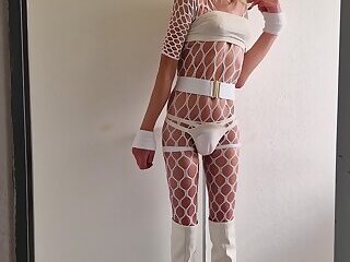 Skinny Jenni in netzdessous