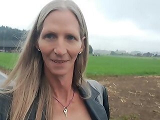 Pissing nacked in Public