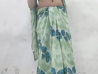 Wearing his wife's saree, bra belt, he shook his cock and took out semen