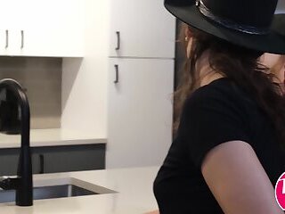 TGIRLS PORN - Cowgirls In The Kitchen
