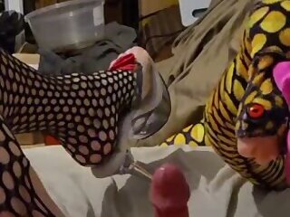 NICE  CUMSHOT  FOR TOY SNAKE thumbnail