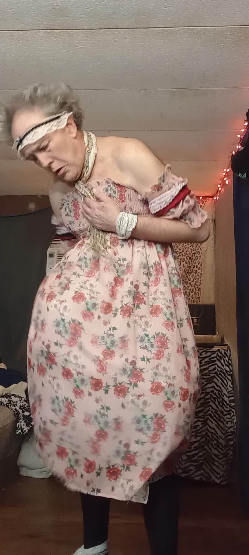 PRITTY DRESS SQUIRT SQUIRT - aShemaletube.com