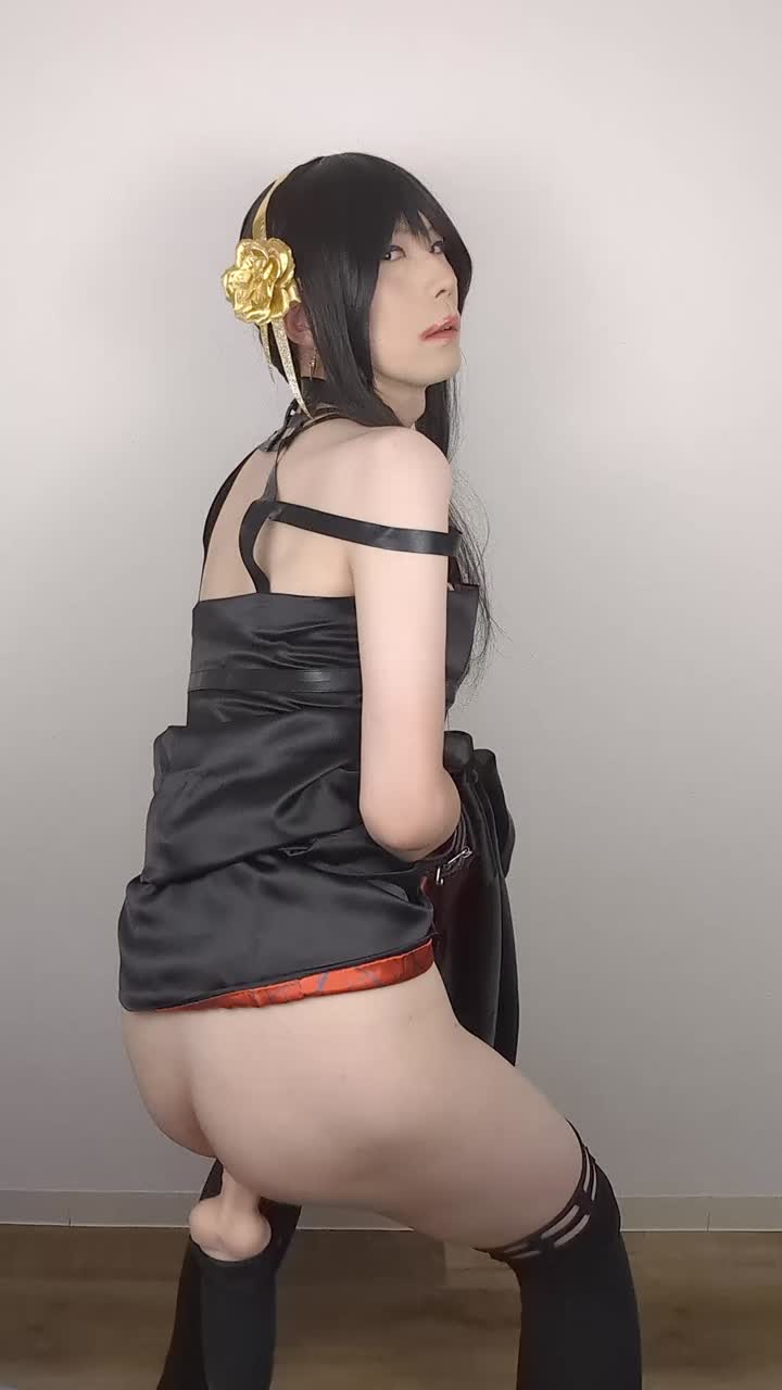 Yor Forger with fuckmachine