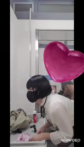 Japanesecrossdresser suck and fuck in public toilet