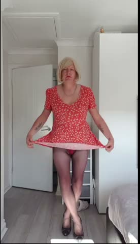 Sissy-Kelvin-cunt dressing for a wank