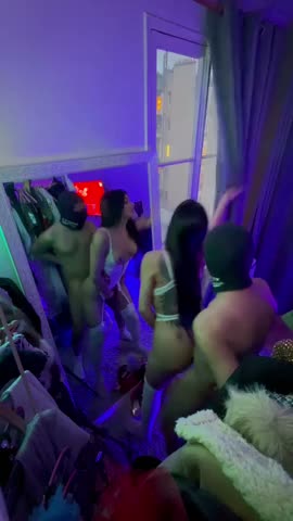 I’m having sex with Beatricy Velmont in plain sight of the neighbors 🔥👀